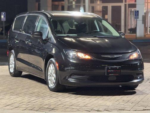 2022 Chrysler Voyager LX