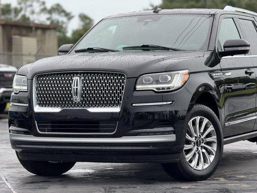2023 Lincoln Navigator Standard