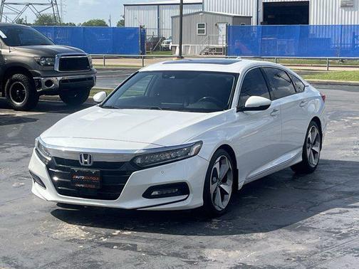 Platinum White Pearl 2018 Honda Accord Touring 2.0T