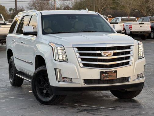Crystal White Tricoat 2017 Cadillac Escalade Luxury