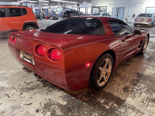 Photo 5 of 24 of 2004 Chevrolet Corvette Base