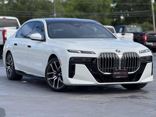 2025 BMW 740 i