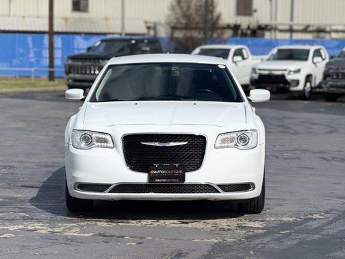 2020 Chrysler 300 Touring