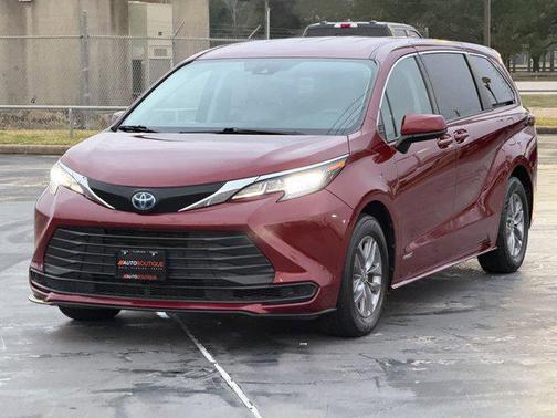 2021 Toyota Sienna LE