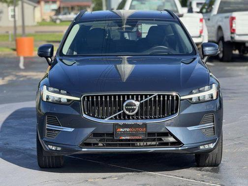 2022 Volvo XC60 B5 Momentum