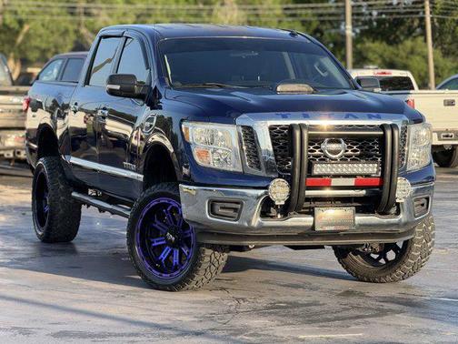 2017 Nissan Titan SV
