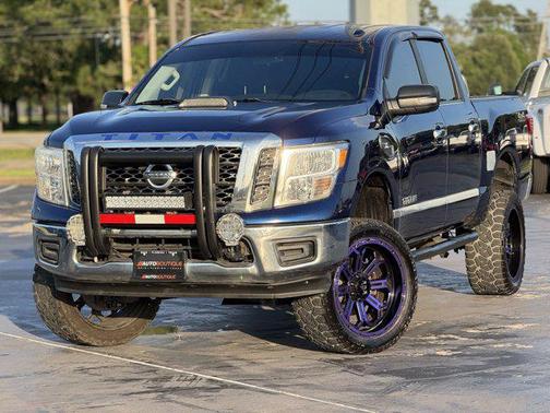 2017 Nissan Titan SV