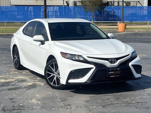 Super White 2021 Toyota Camry SE