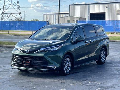 2022 Toyota Sienna XLE
