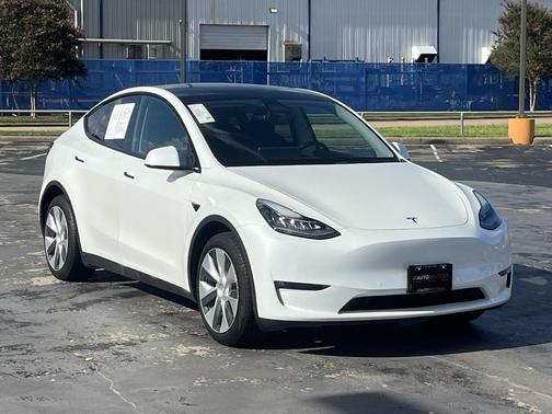 Pearl White Multi-Coat 2022 Tesla Model Y Long Range Dual Motor All-Wheel Drive