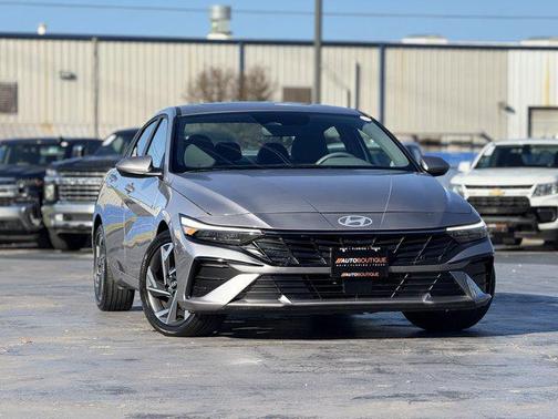 2025 Hyundai ELANTRA SEL