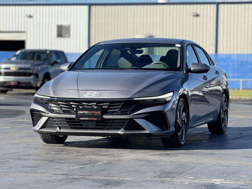 2025 Hyundai ELANTRA SEL