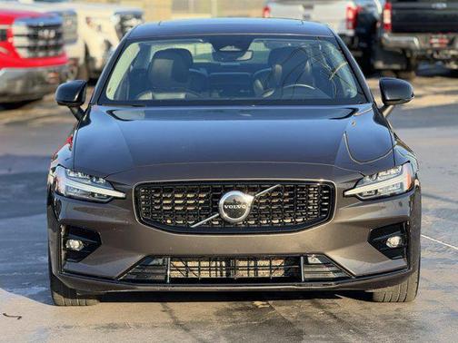 2024 Volvo S60 B5 Core Dark Theme