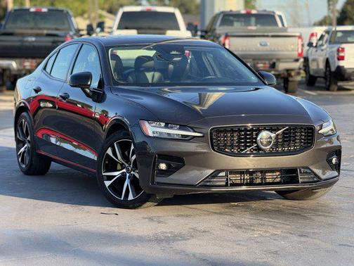 2024 Volvo S60 B5 Core Dark Theme