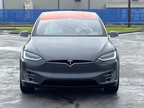 Pearl White Multi-Coat 2019 Tesla Model X 75D