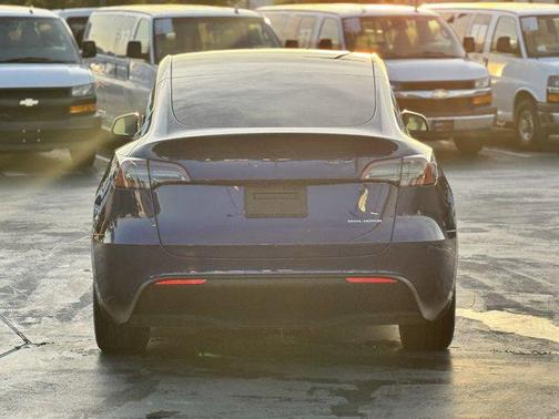 2022 Tesla Model Y Long Range Dual Motor All-Wheel Drive