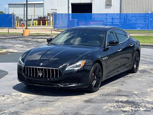 Black 2018 Maserati Quattroporte S