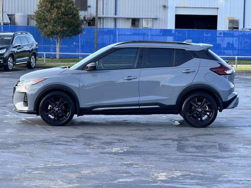 2022 Nissan Kicks SR