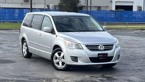 Mercury Silver Metallic 2010 Volkswagen Routan SE