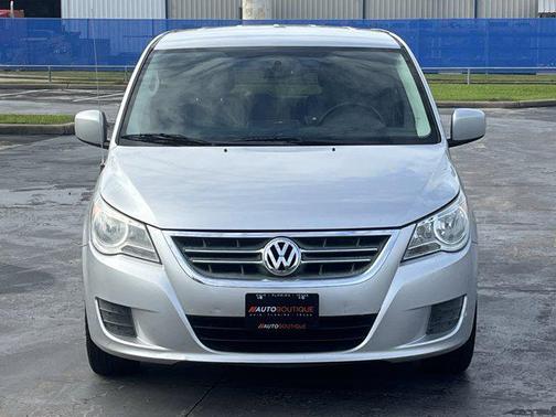 Mercury Silver Metallic 2010 Volkswagen Routan SE