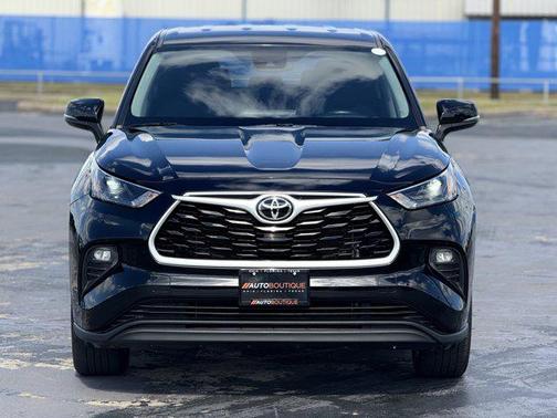 2022 Toyota Highlander LE