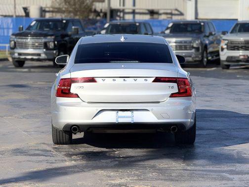 2018 Volvo S90 T5 Momentum