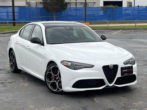 Alfa White 2023 Alfa Romeo Giulia Veloce RWD
