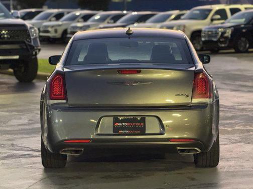 2022 Chrysler 300 S