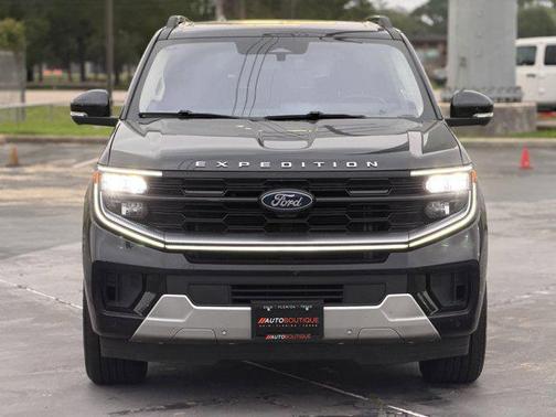 Dark Matter Gray Metallic 2025 Ford Expedition Platinum