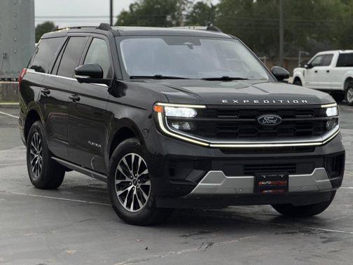Dark Matter Gray Metallic 2025 Ford Expedition Platinum