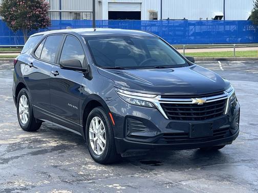 Iron Gray Metallic 2022 Chevrolet Equinox LS