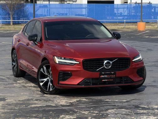 2022 Volvo S60 Recharge Plug-In Hybrid T8 R-Design Expression