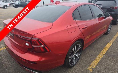 2022 Volvo S60 Recharge Plug-In Hybrid T8 R-Design Expression