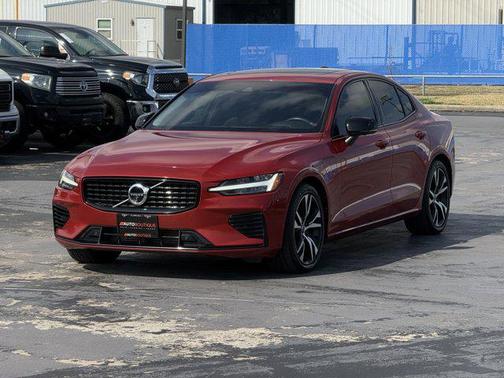2022 Volvo S60 Recharge Plug-In Hybrid T8 R-Design Expression