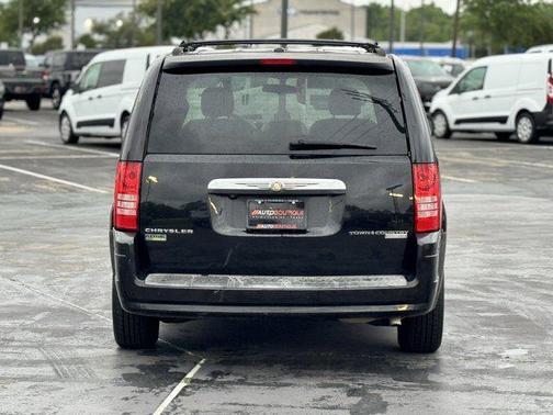 2009 Chrysler Town & Country LX