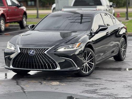 2024 Lexus ES 300h Base