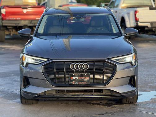 2021 Audi e-tron Premium