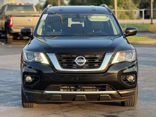 2017 Nissan Pathfinder SV
