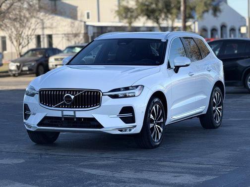 2023 Volvo XC60 B5 Plus Bright Theme