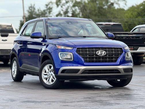 2023 Hyundai VENUE SE
