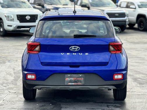 2023 Hyundai VENUE SE