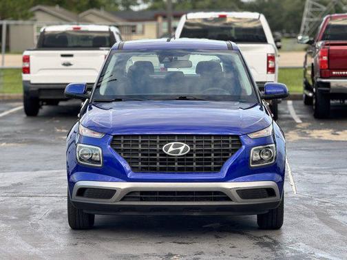 2023 Hyundai VENUE SE