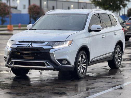 2019 Mitsubishi Outlander SE
