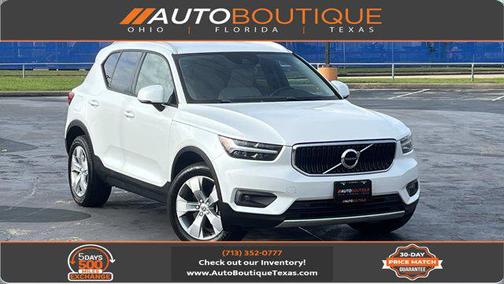 Crystal White Metallic 2021 Volvo XC40 T5 Momentum