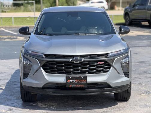 Sterling Gray Metallic 2024 Chevrolet Trax FWD 1RS