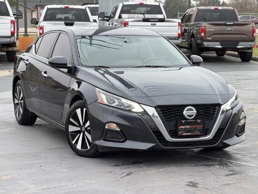 2022 Nissan Altima 2.5 SV