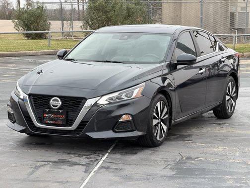 2022 Nissan Altima 2.5 SV