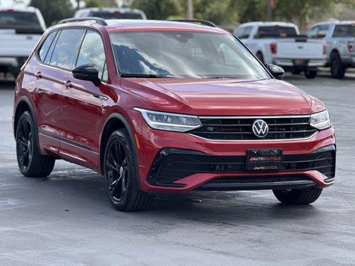 2024 Volkswagen Tiguan 2.0T SE R-Line Black
