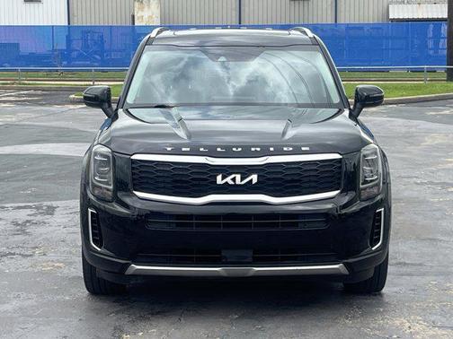 Ebony Black 2022 Kia Telluride S
