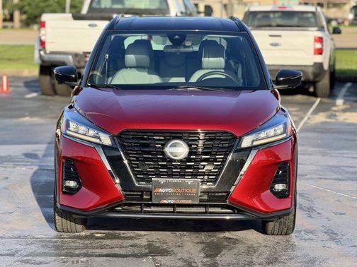 2022 Nissan Kicks SR